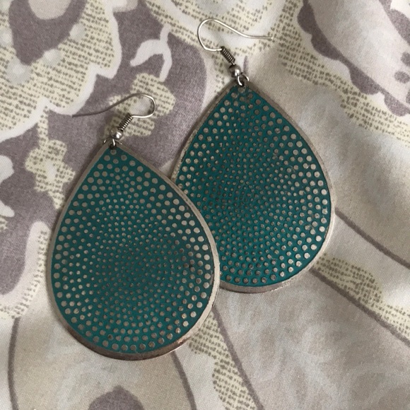 🌺 Bundle of necklace and two pair of earrings - Picture 6 of 11